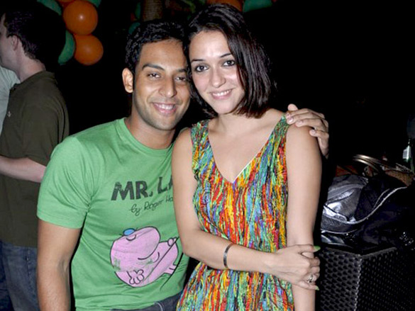 nauheed and abhishek kapoor at bonobos st patrick days bash 3