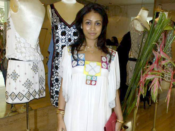 kim sharma at surily goels ipl collection launch 5