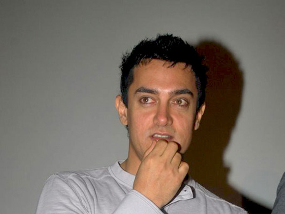 aamirraju and vidhu vinod chopra unveil 3 idiots first look 12