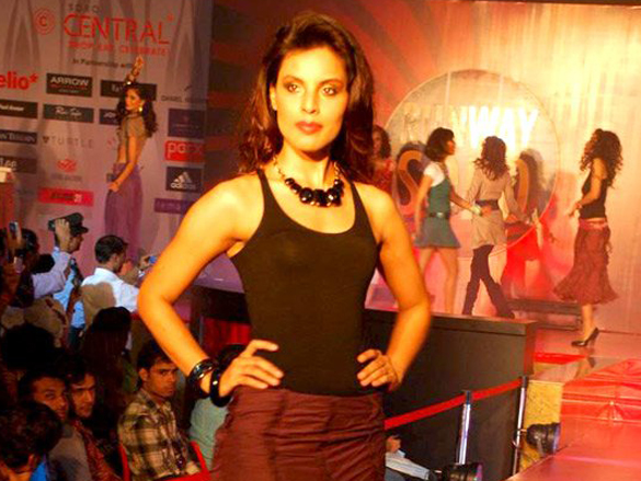 achla sachdev with top models walk the ramp for sobo show 11