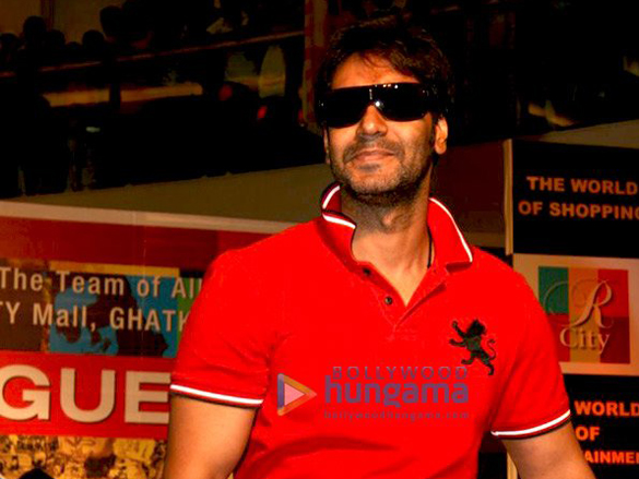 ajay devgan and mugdha godse promote all the best at the provogue store 3