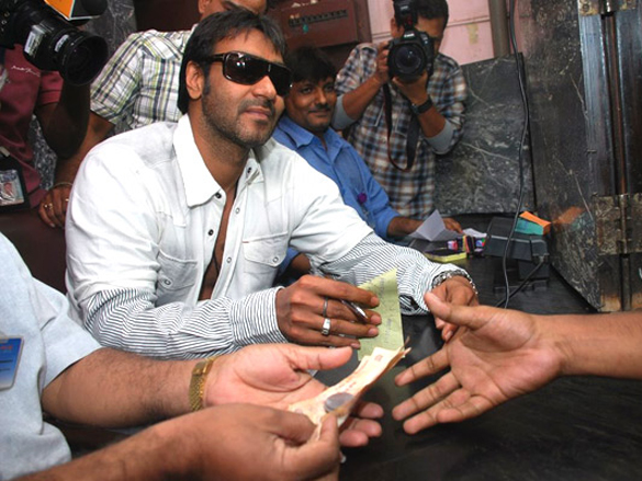 ajay devgan opens london dreams advance booking 6