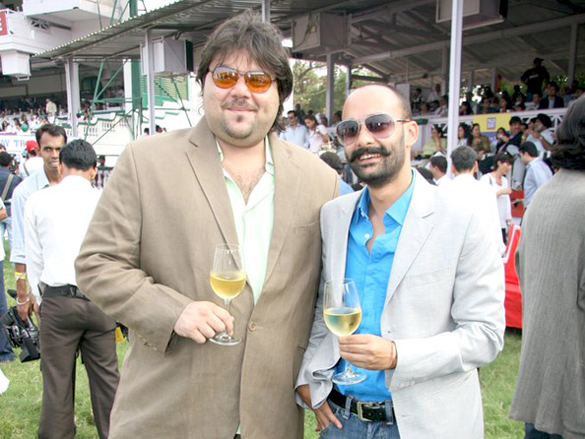 akshay and twinkle at turf club racing finale 10