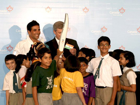 akshay kumar to be the indian torchbearer at 2010 olympics 4