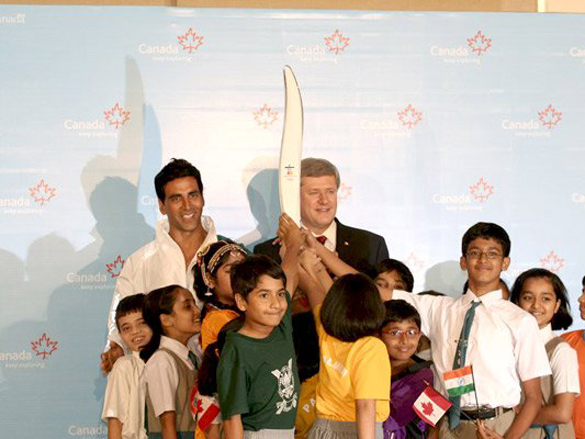 akshay kumar to be the indian torchbearer at 2010 olympics 7