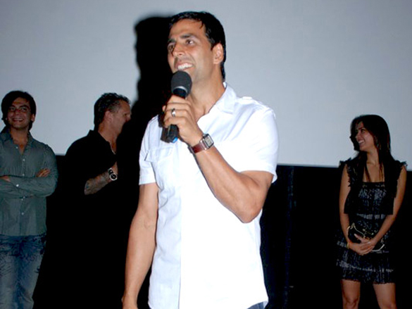 akshaylara and katrina watch blue with ngo kids 6