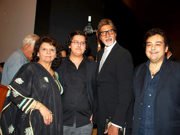 amitabh bachchan unveils om puris unlikely hero 18