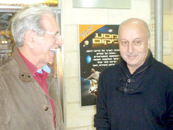 anupam kher meets israeli actor chaim topol 2