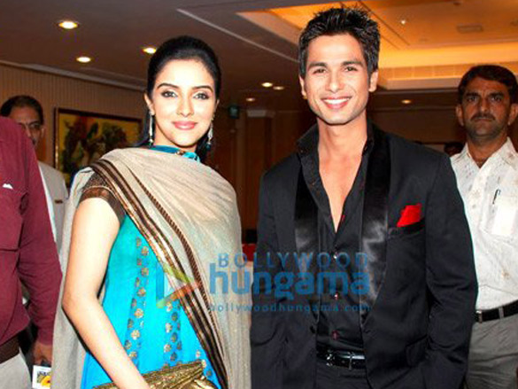 asin and shahid kapoor receive giants international awards 13
