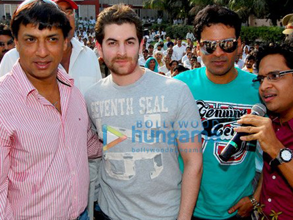 cast and crew of jail celebrates diwali with tihar jail prisoners 2