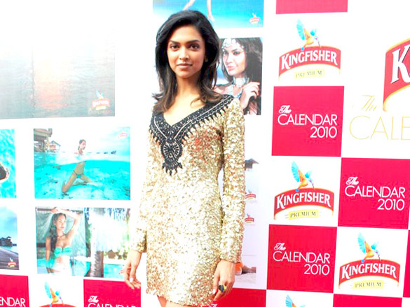 deepika padukone unveils kingfisher calendar 2010 4