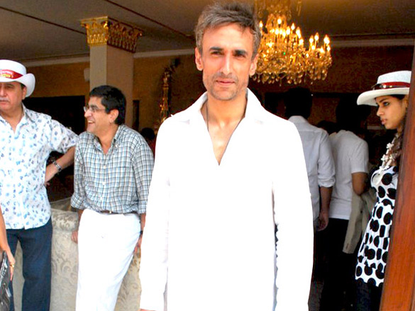 deepika padukone unveils kingfisher calendar 2010 14