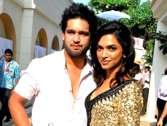 deepika padukone unveils kingfisher calendar 2010 19