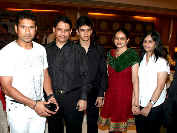 dr bhujang pais birthday bash 20