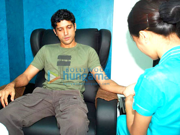 farhan akhtar launches oro spa 7