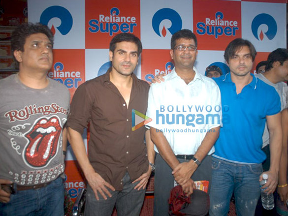 film kisaans promotion at reliance store 2