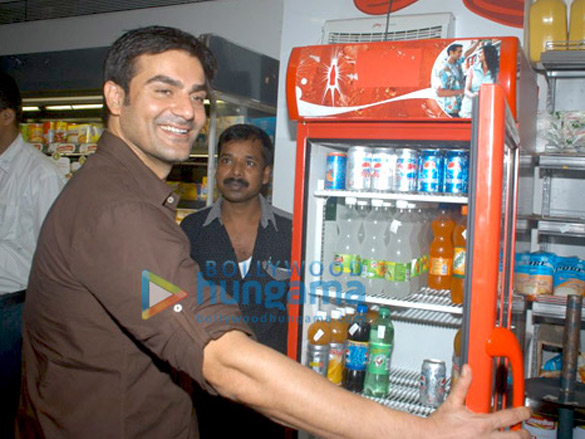 film kisaans promotion at reliance store 4