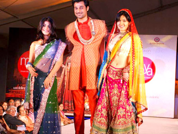 geeta basrasonal sehgal and shenaz walk for the luxurion show 2