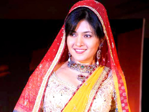 geeta basrasonal sehgal and shenaz walk for the luxurion show 3