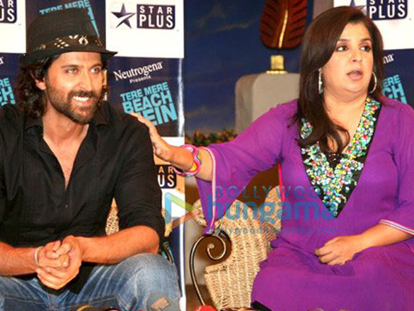 hrithik and kangna with farah khan on the sets of her chat show tere mere beach mein 6