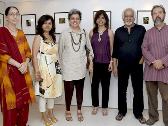 irrfan khan and sonal chauhan at art exhibition 3