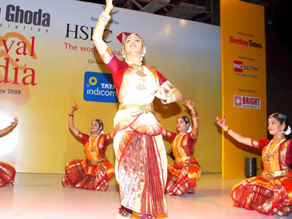 jackiegracy singh and anushka manchanda at kala ghoda festival 13