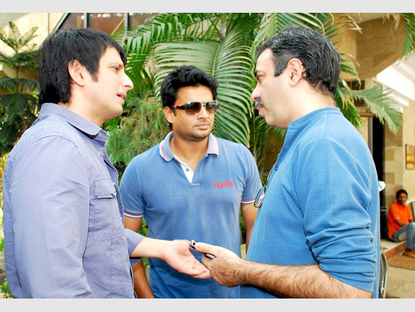 promotion of 3 idiots on radio mirchi 4