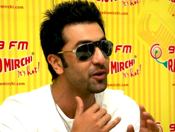 ranbir promotes rocket singh salesman of the year on radio mirchi 6