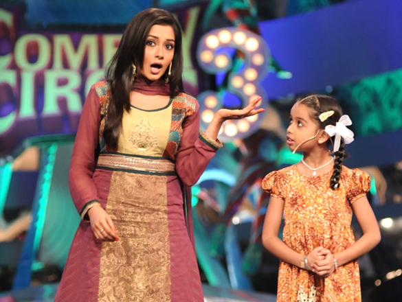 ritesh and jacqueline promote aladin on comedy circus 3 9
