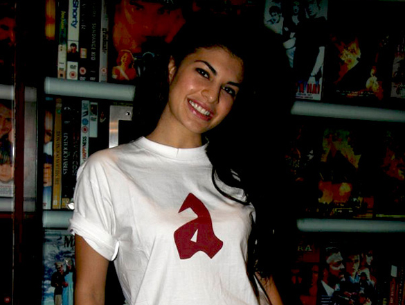 ritesh and jacqueline watch aladin with ngo kids 10