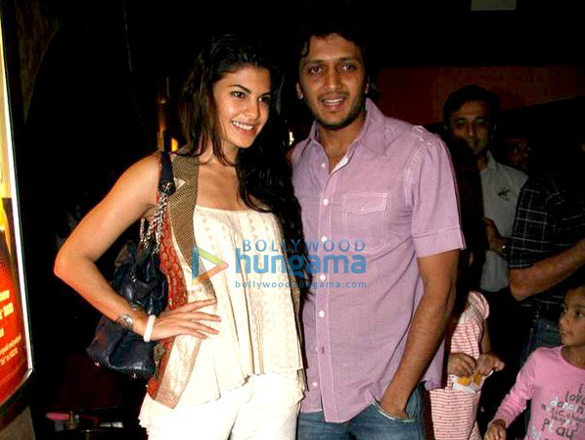 ritesh and jaqueline watch aladin with kids 5