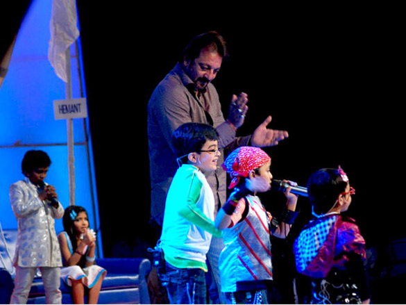 sanjay dutt and ajay devgan promote all the best 18