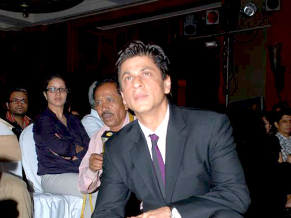 shahrukhkajol and karan unveil the first look of my name is khan 20