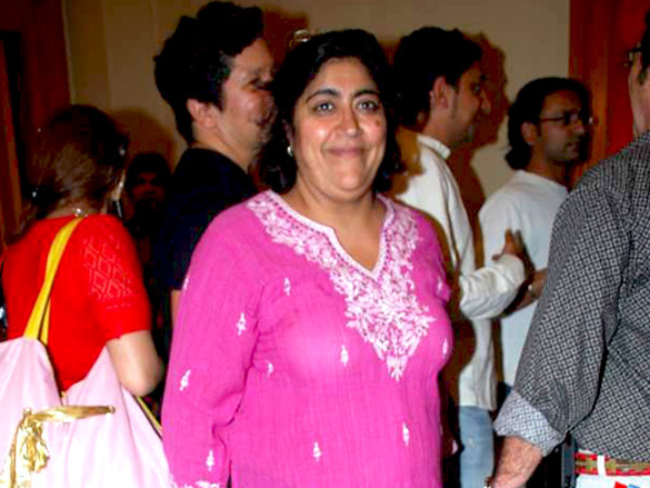 shahrukhkajol and karan unveil the first look of my name is khan 22
