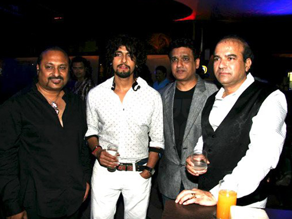 the cast of 3 idiots gracing the 1000th episode of saregama 10
