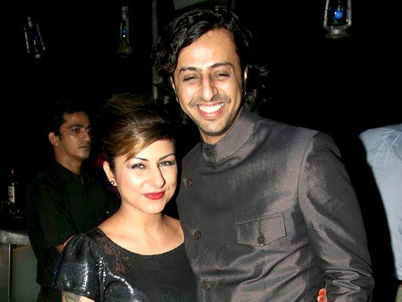 the cast of 3 idiots gracing the 1000th episode of saregama 15