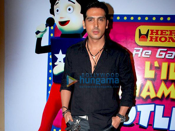 zayed khan promotes blue 7