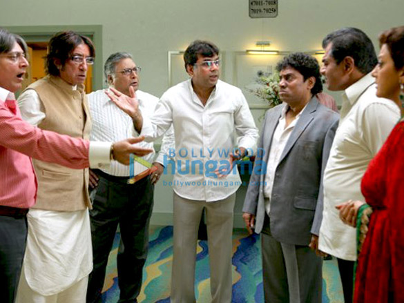 manoj joshishakti kapoorvikram gokhaleparesh rawaljohny leversharat saxenasupriya karnik