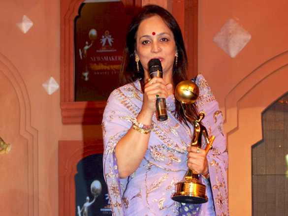 smita thackeray received newsmakers achievers awards 2010 3