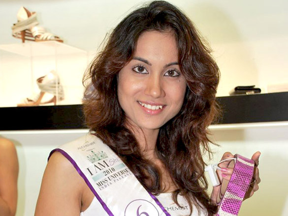 i am she miss universe 2010 pageant contestants go shopping 7