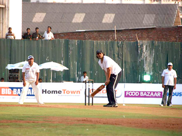 housefull cricket match 8