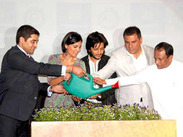 salman lara ritesh and boman grace iifa charity initiative media meet 5