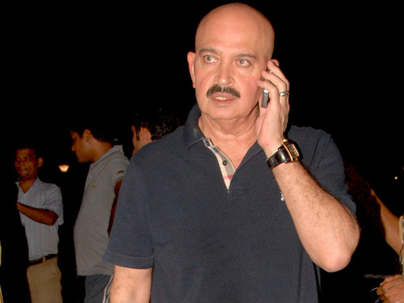 hrithik roshan leaves for new york kites premiere with parents 5