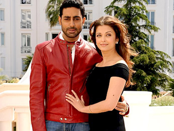 aishwarya rai bachchan abhishek bachchan and chiyaan vikram attends raavan photocall at the salon diane during 63rd annual international cannes film festival 7
