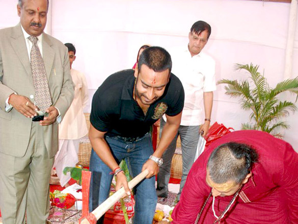 ajay devgn inaugurates roha groups satsang bharti township 6
