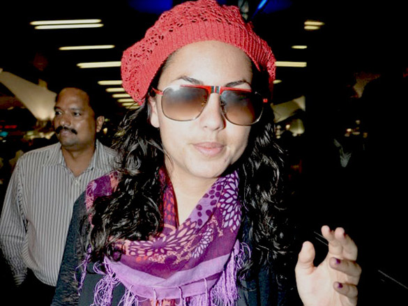 hrithik roshan and barbara mori return to india after kites london premiere 7