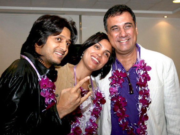 stars arrive at colombo for iifa awards 2010 11