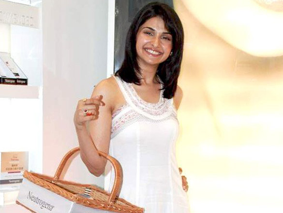prachi desai at the first anniversary celebrations of neutrogena boutique 6