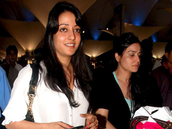 salman riteish and sohail arrive back from iifa sri lanka 8