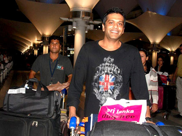 salman riteish and sohail arrive back from iifa sri lanka 18